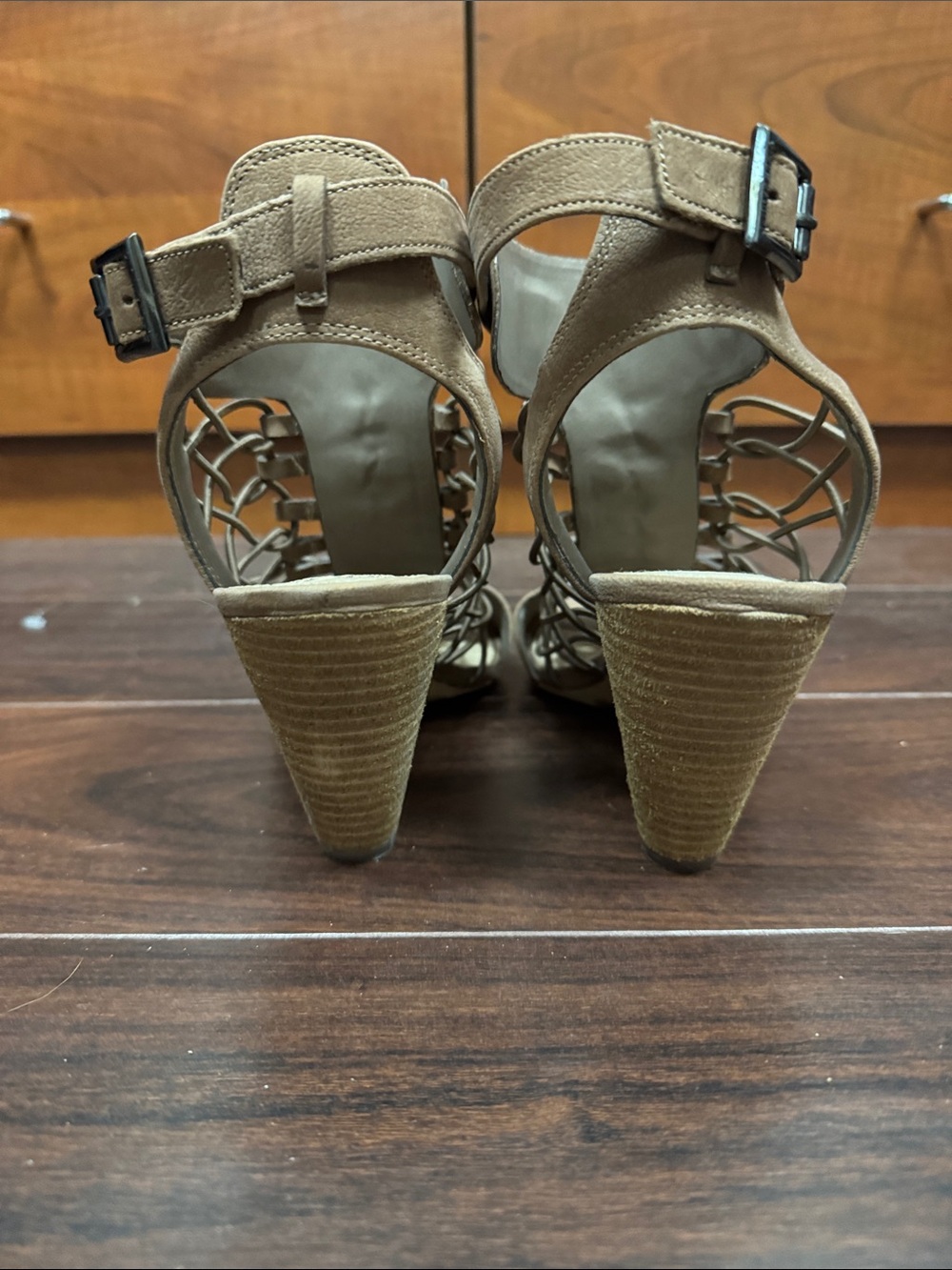 Vince Camuto Brown Suede Strappy Block Heel Sandals NWOT - Picture 3 of 6